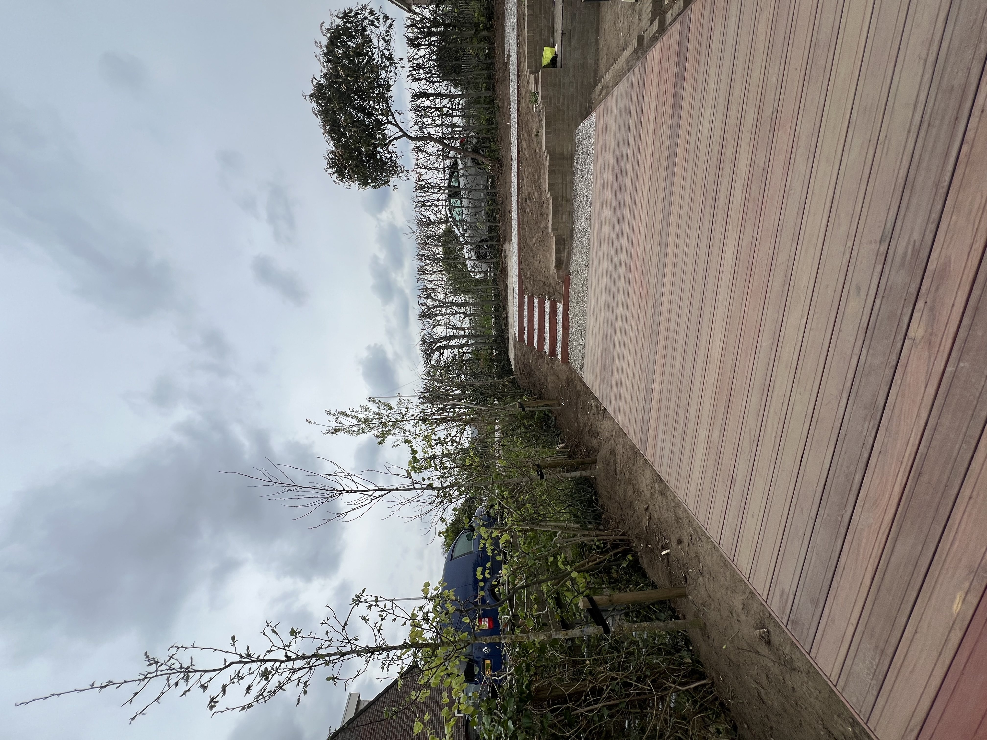 -fotoblog/attachments/12-5-2025-aanleggen-van-een-vlonder-terras-met-hardhouten-planken~250513210539-1