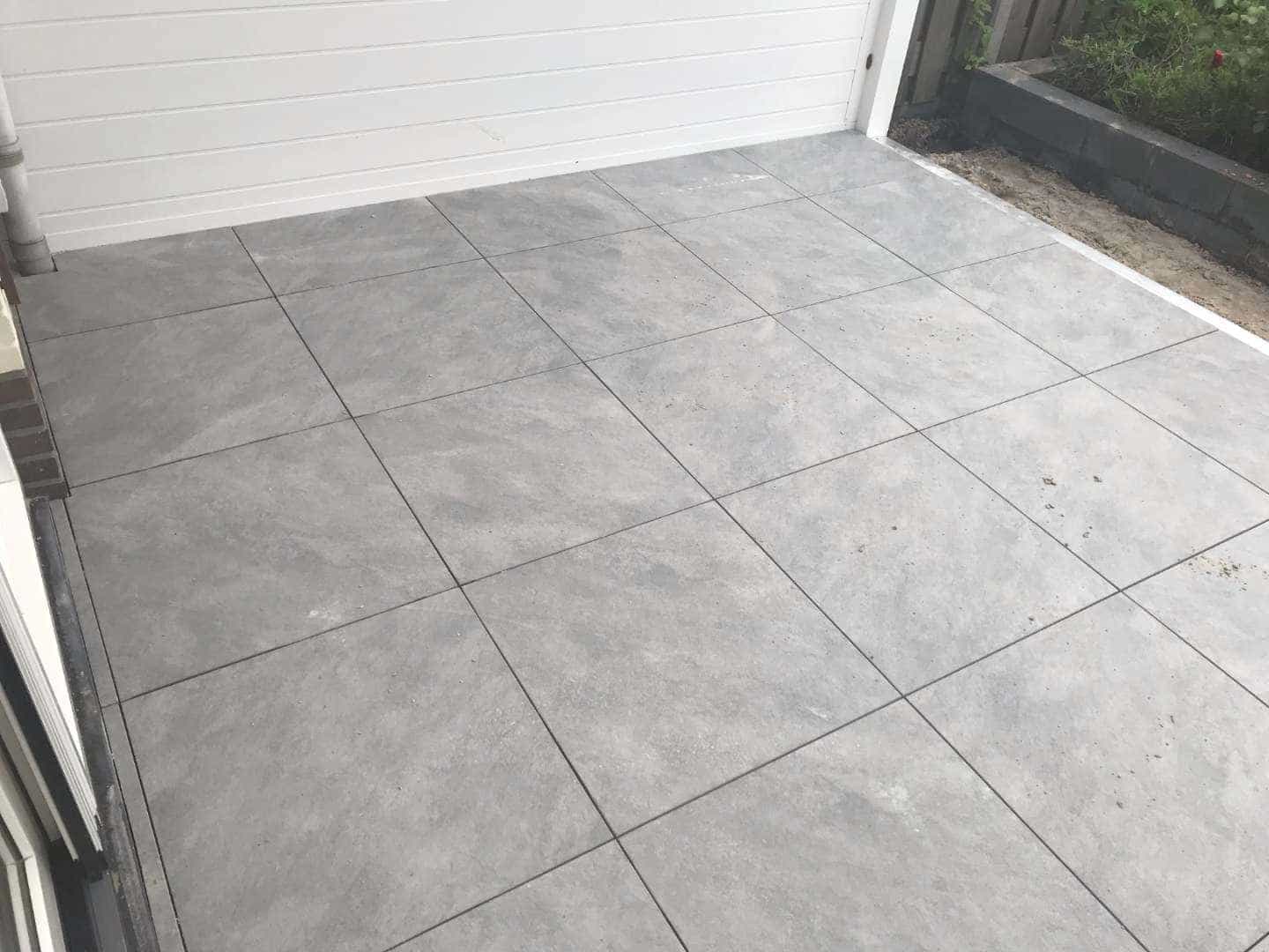 0000nieuws/2020/zeewolde-flagstone/keramische-tegels-leggen-1.jpeg