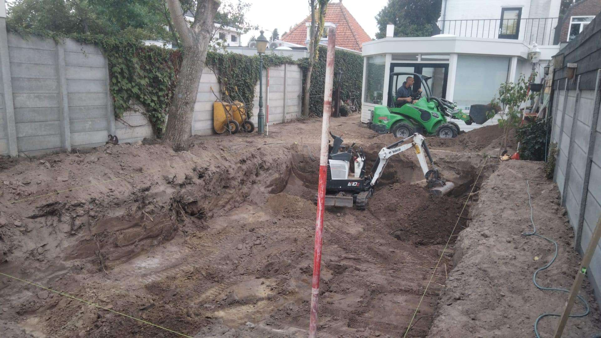 0000nieuws/2022/8-zwemvijver-willam-van-dijk/uitgraven-zwemvijver-berkel-enschot