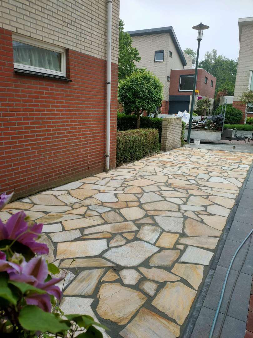 0000nieuws/2023/8-dordrecht/flagstone-terras-aanleggen-yellow-brasil-hoe-leg-je-flagstone-breda
