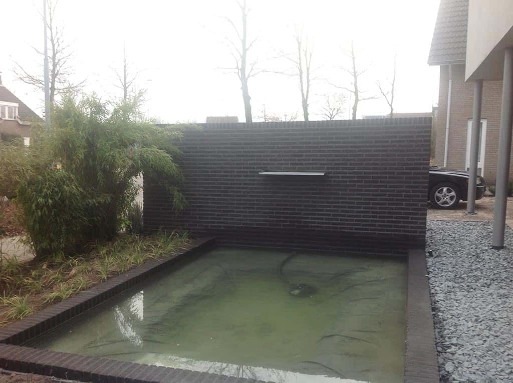 017goirlecorstiaans/Strakke design vijver Tilburg.JPG