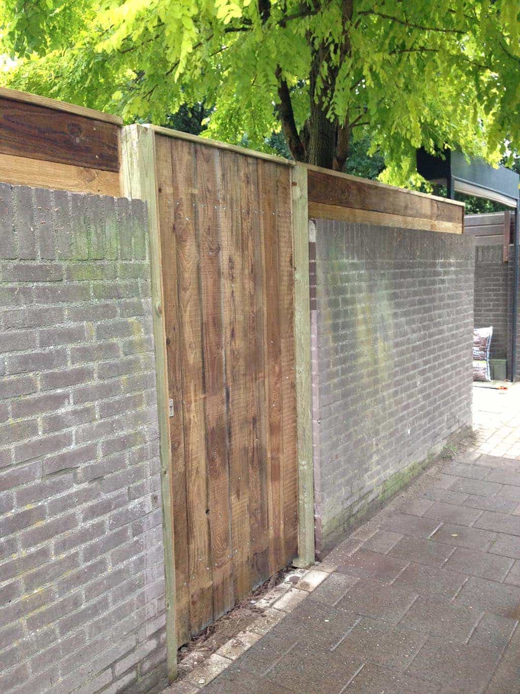 035martijn eindhoven/poort met verticale planken in Eindhoven.JPG