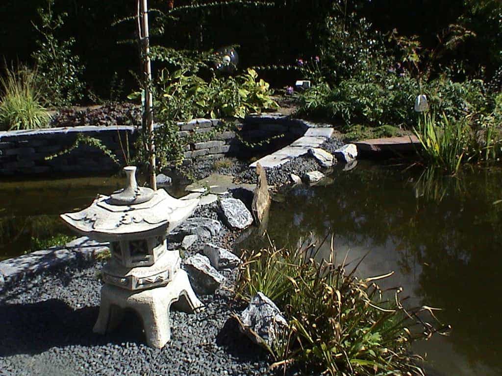 boezer/3 japanse tuintempel. bij een vjver in waalijk tuinontwerpen in waalwijk