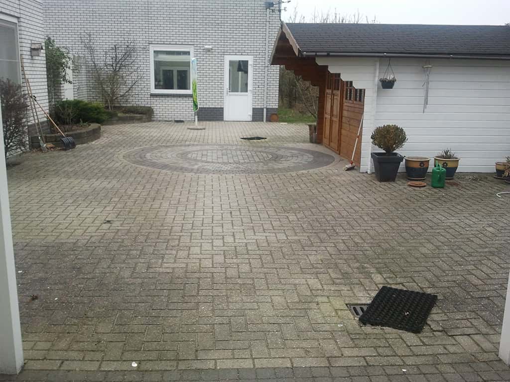 geeradvanspelde/verwijderen van oude bestrating leeg ruimen achtertuin in tilburg