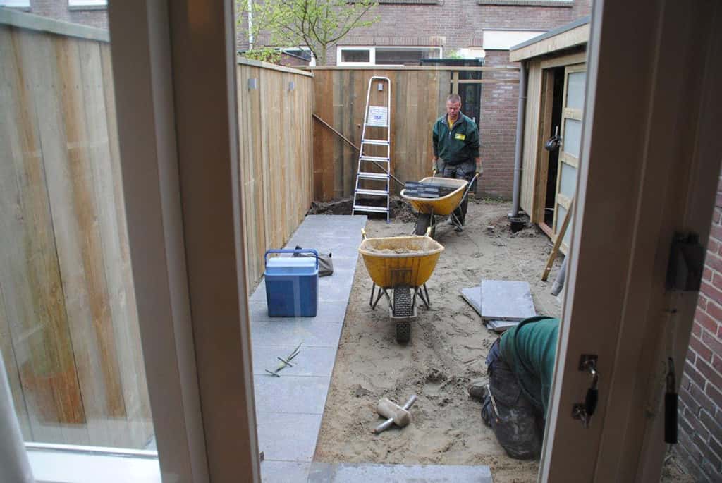 jan willem/7 bestraten van tegels natuursteen 40x80 basalt kleur en krasvast. in urecht en tilburg