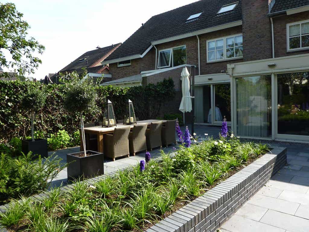 mes/11 strakke plantenbak  40 cm hoog