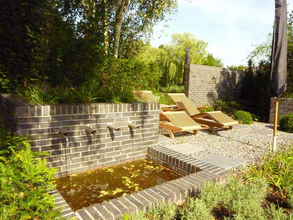 mes/5 strakke waterbak met spuitertjes tuin laten ontwerpen vraag het aan a van spelde hoveniers