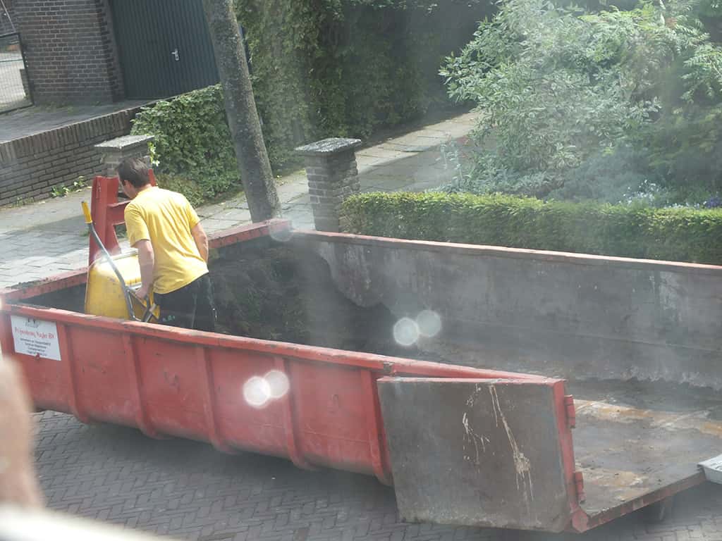 renee vijver/2 grond afvoeren met een container hovenier 