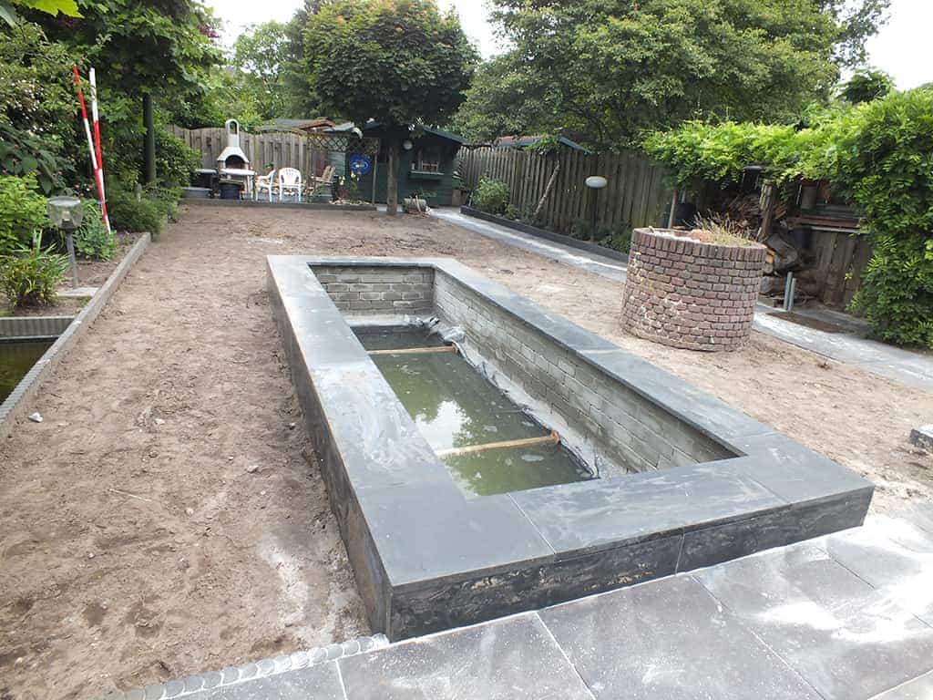 renee vijver/5 vast metselen vijver rand in vught op een strakke vijver hovenier