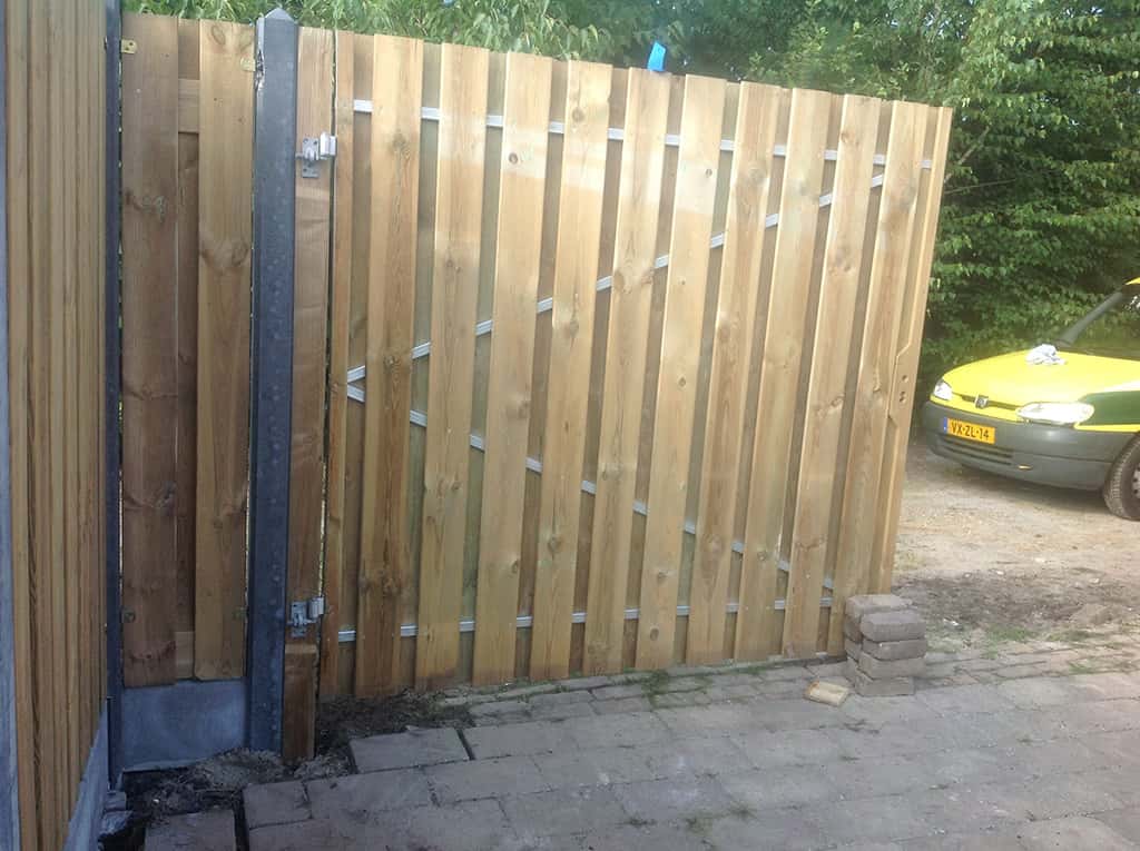 waalwijk/tuinpoort op stalen frame met grenen planken om en om 